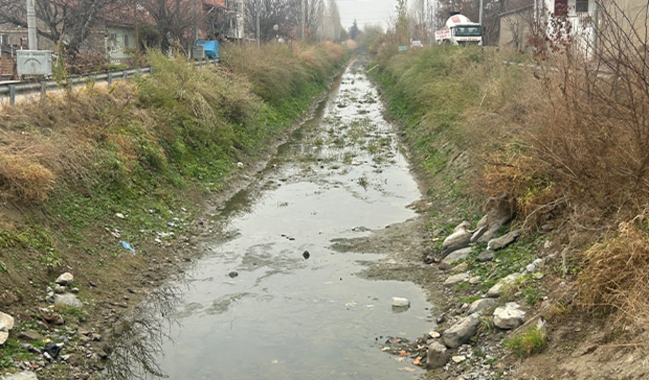 Yeşiltepe’de Kanal Çöplükten Geçilmiyor