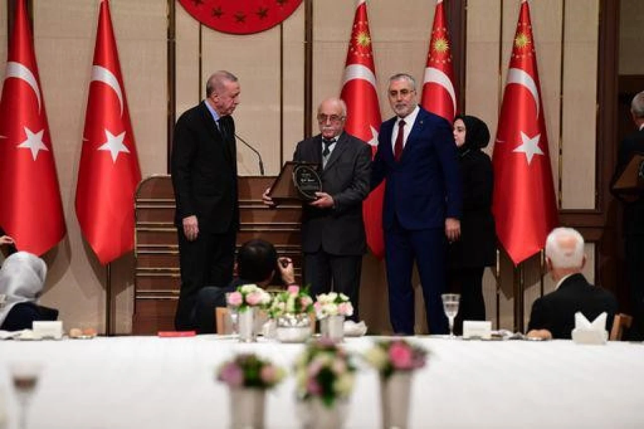 Mehmet Usta'ya Cumhurbaşkanı Erdoğan'dan Plaket