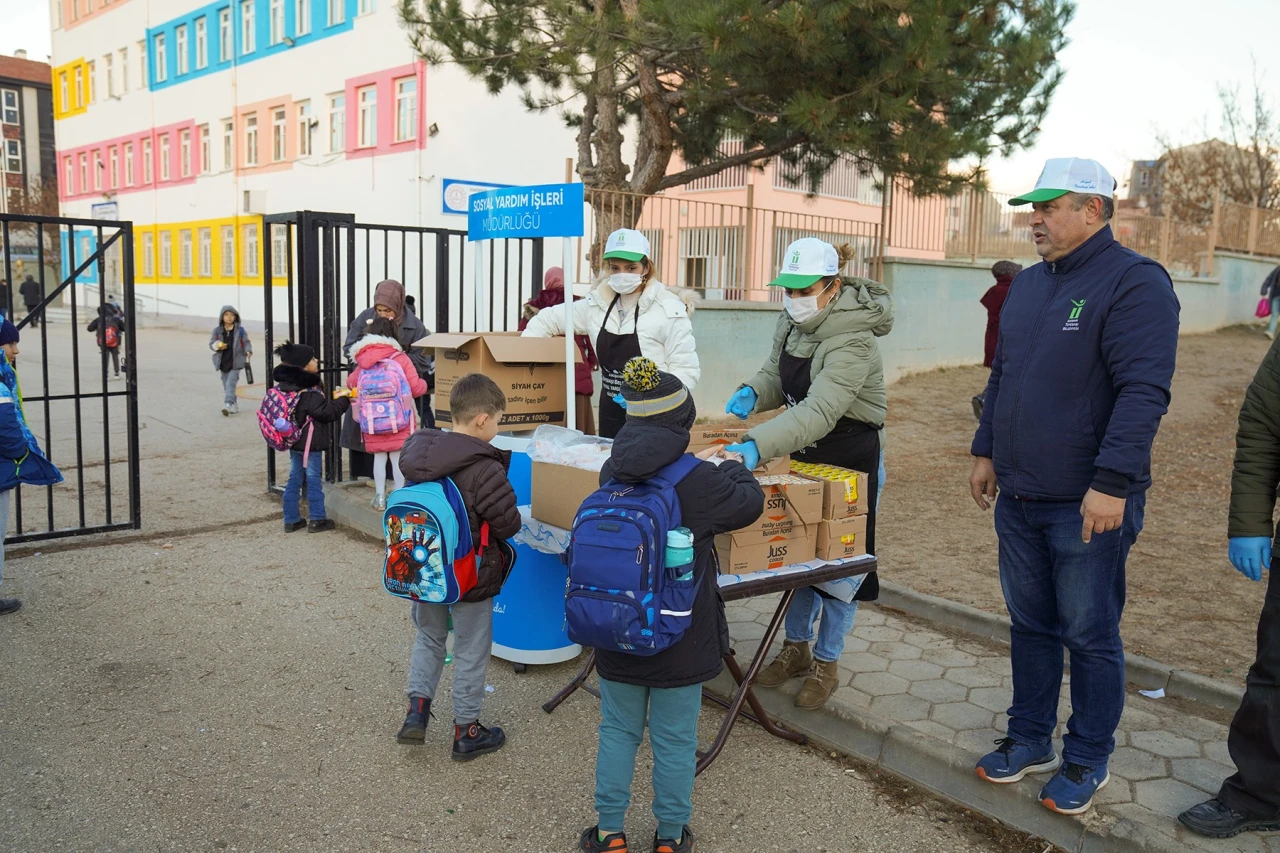 Tepebaşı Belediyesi’nden Öğrencilere Gıda Desteği