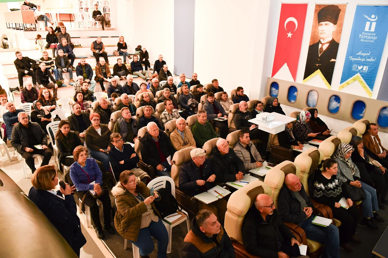 Tepebaşı Belediyesi’nden Üreticilere Meyve Bahçesi ve Budama Eğitimi