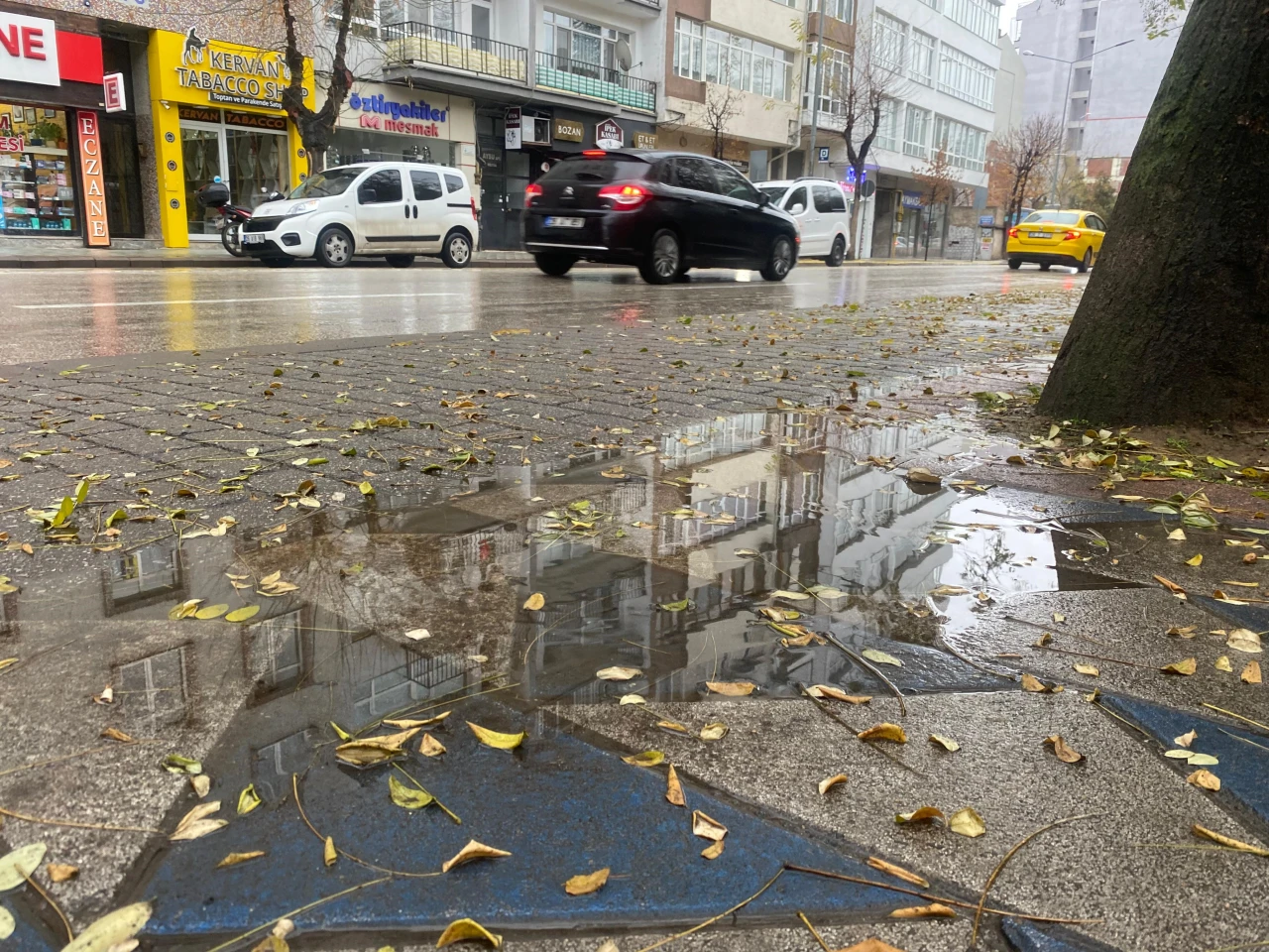 Eskişehir'de Güne Yağmurla Başlandı