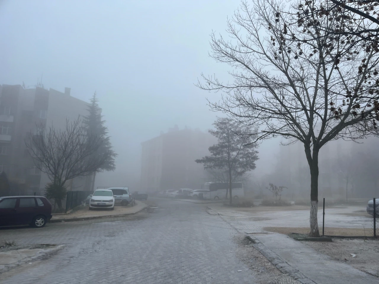 Eskişehir Yoğun Sisle Uyandı: Görüş Mesafesi Düştü