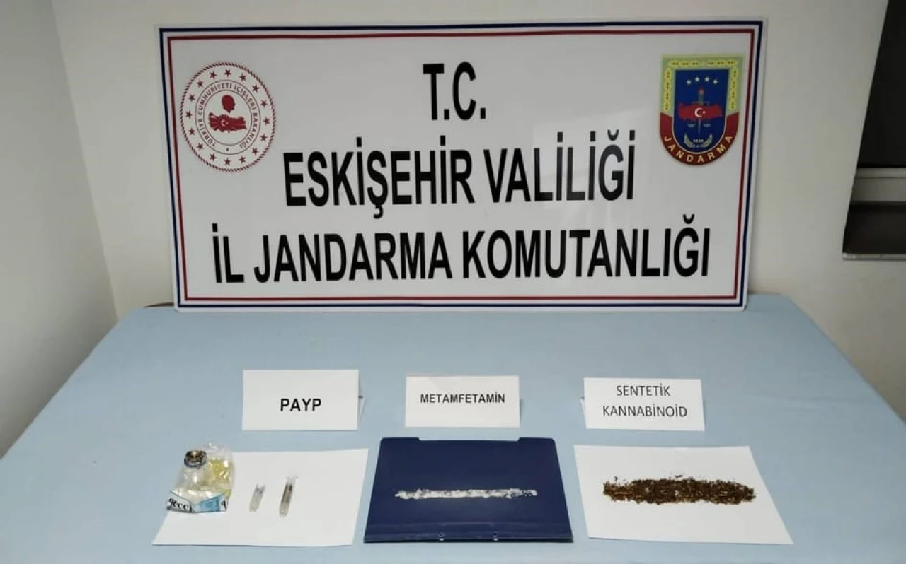 Başka İlden Getirilen Uyuşturucuları Satmak İsterken Jandarmadan Kaçamadılar