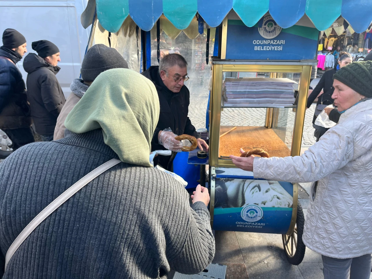 Hayırsever Vatandaş 500 Simit Dağıttı