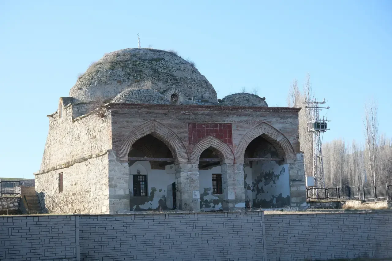 Sivrihisar'da 800 Yıllık Tarihi Selçuklu Camii Yenileniyor