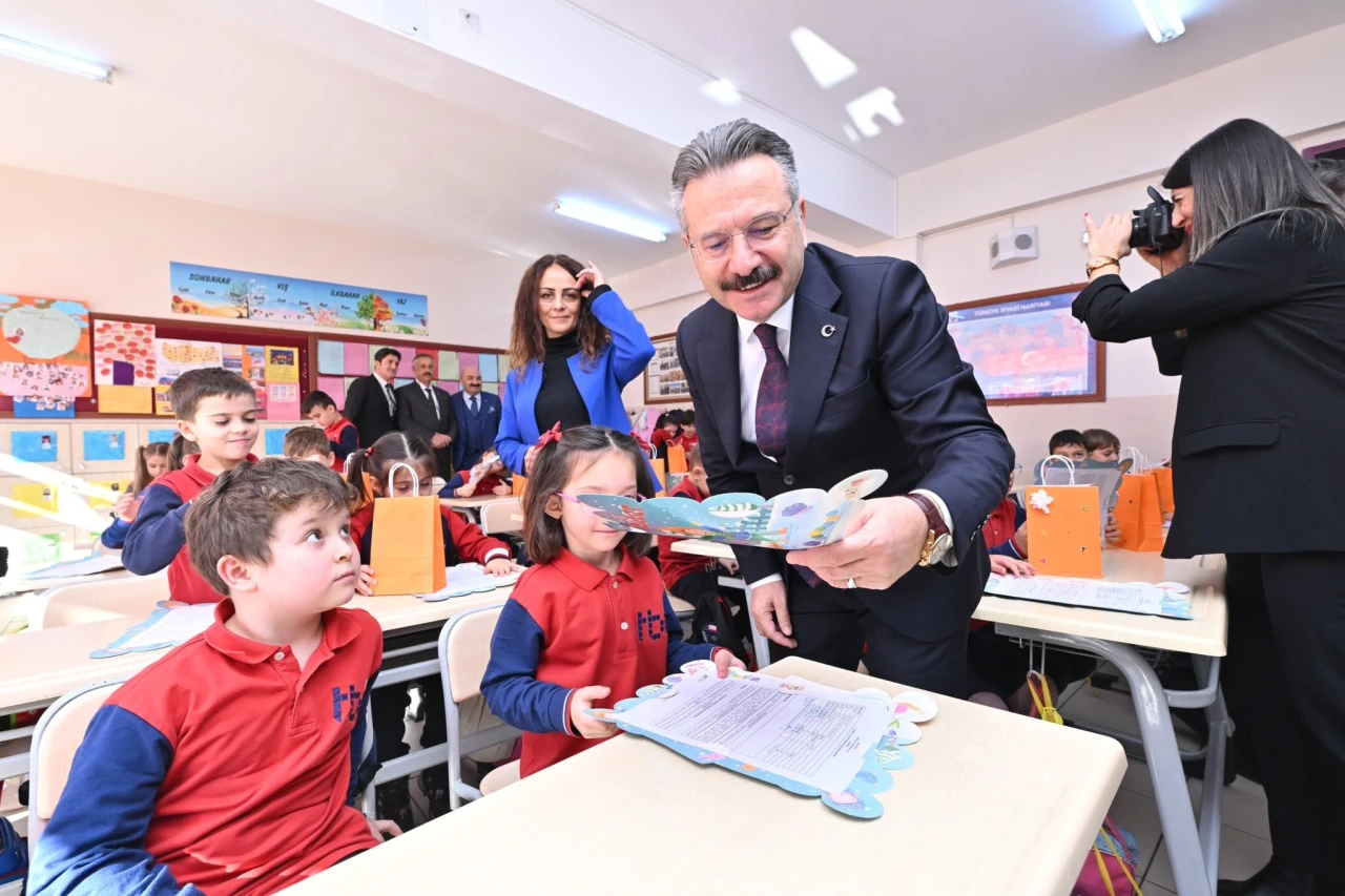 Eskişehir’de Karne Töreni: Vali Aksoy Öğrencilerle Buluştu