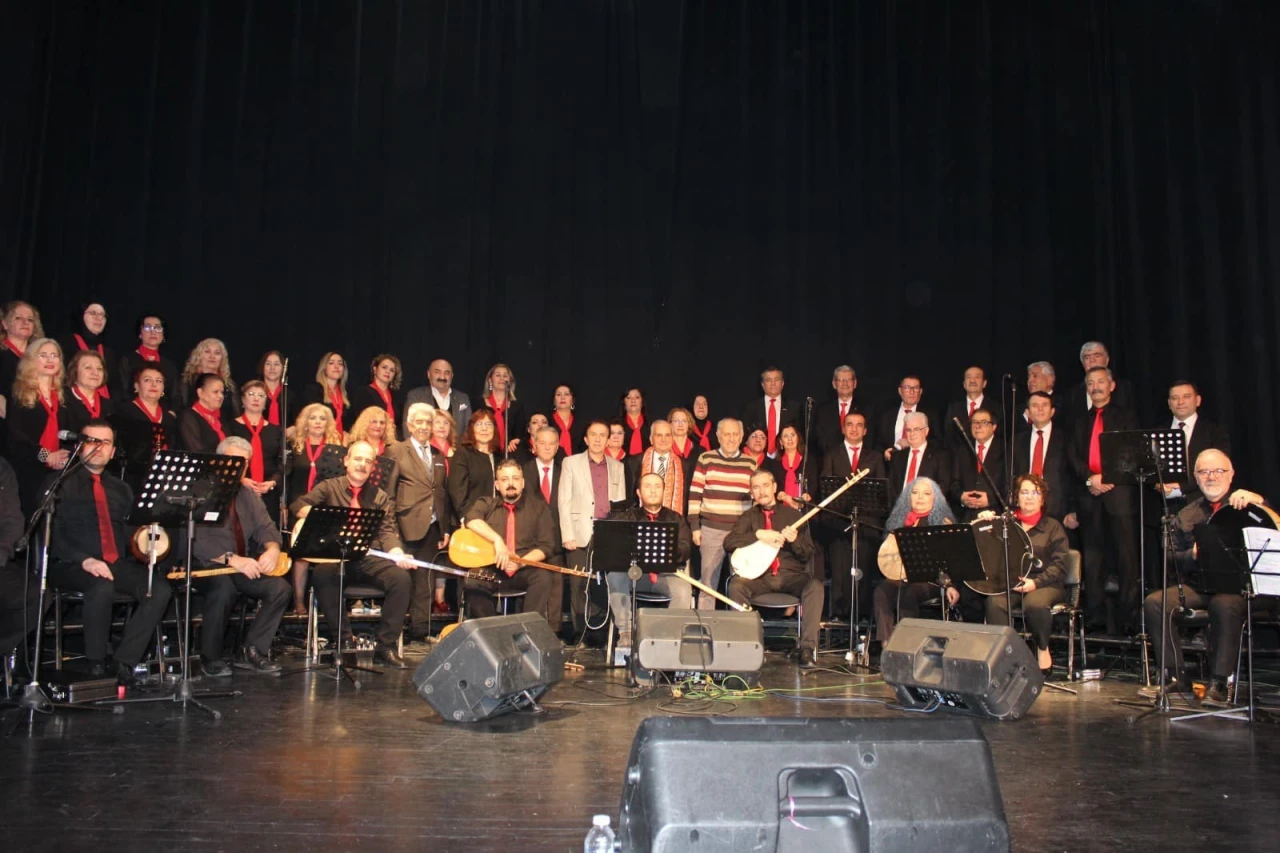 BEY-DER Türk Halk Müziği Korosu Eskişehir’de Konser Verdi