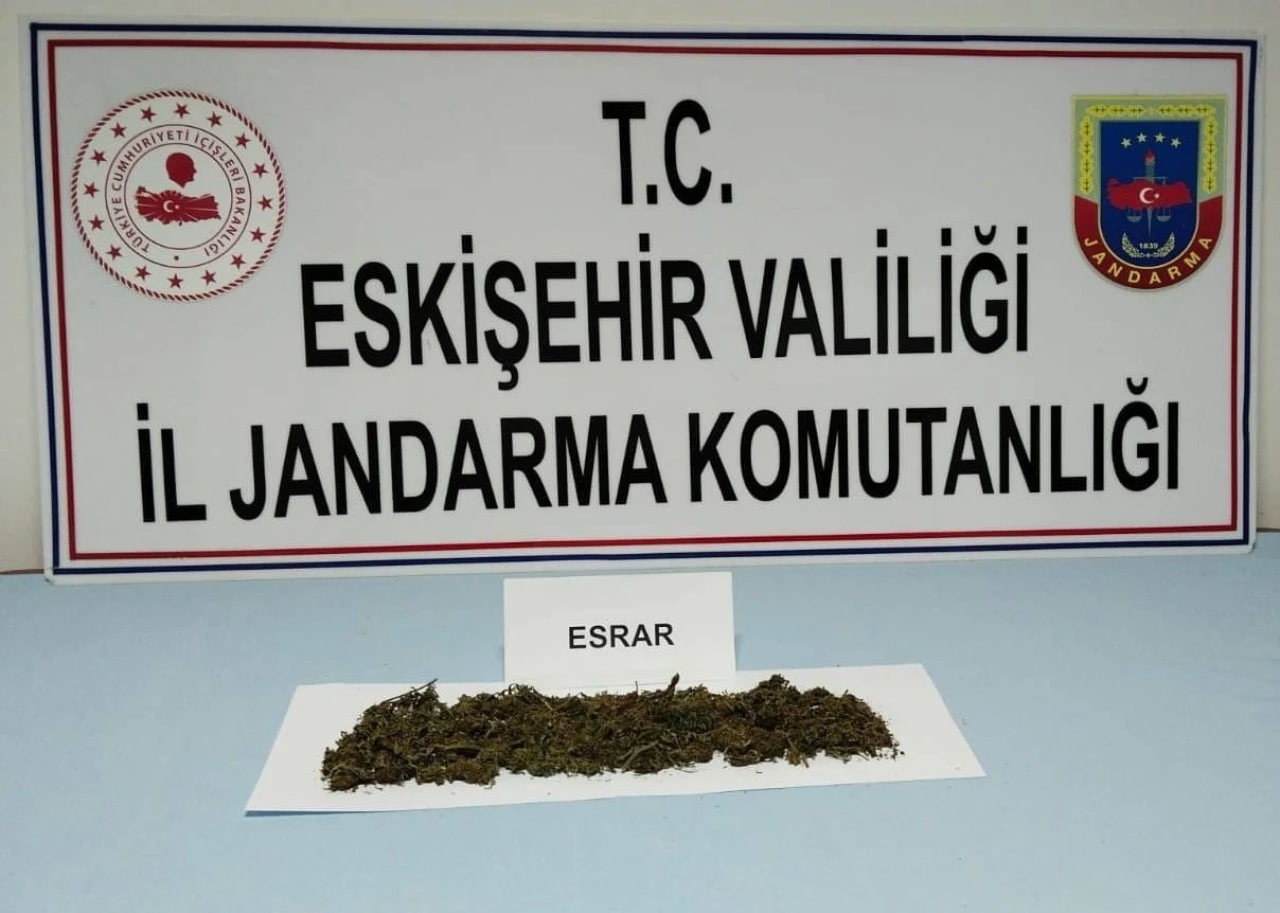 Eskişehir’de Araçta Uyuşturucu ile Yakalanan 2 Kişiye İşlem Yapıldı