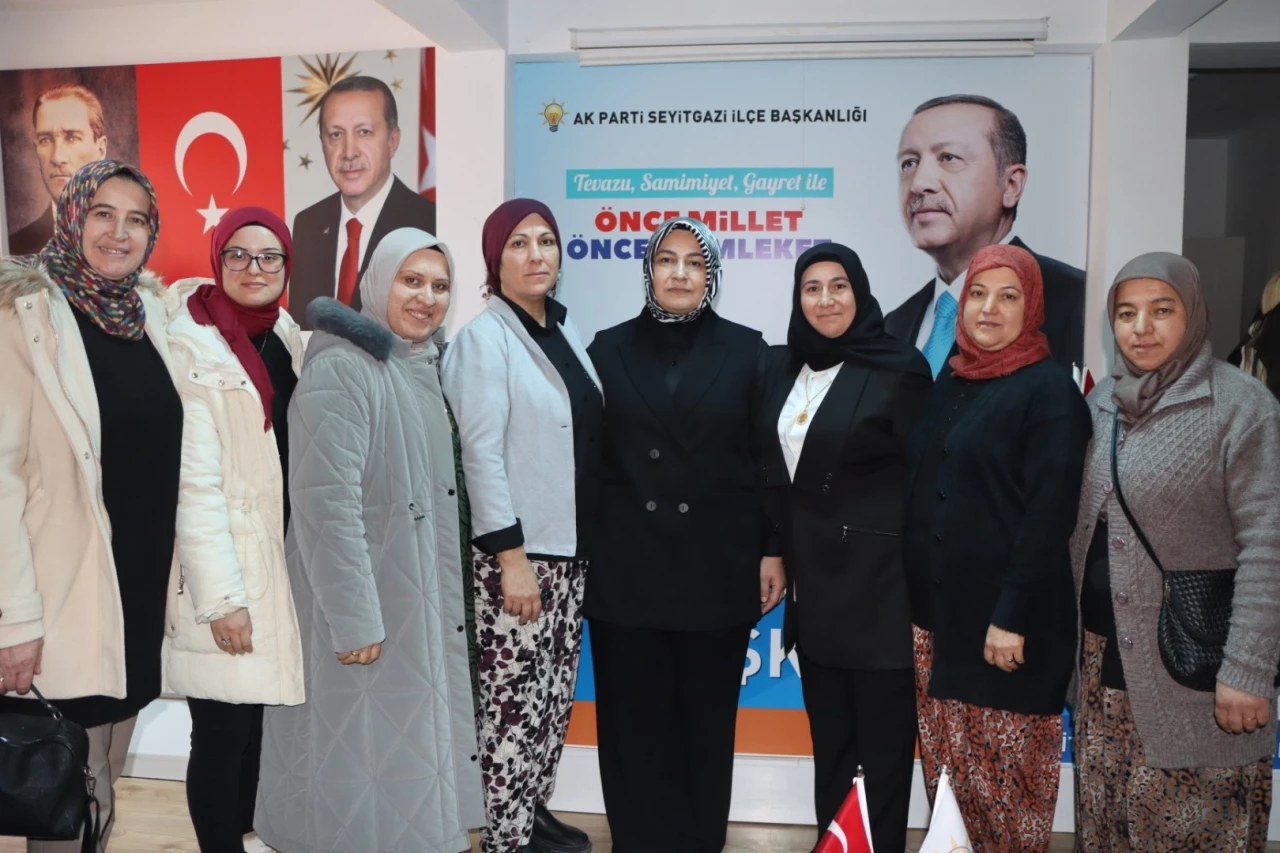 AK Parti Seyitgazi Kadın Kolları'nda Bayrak Değişimi