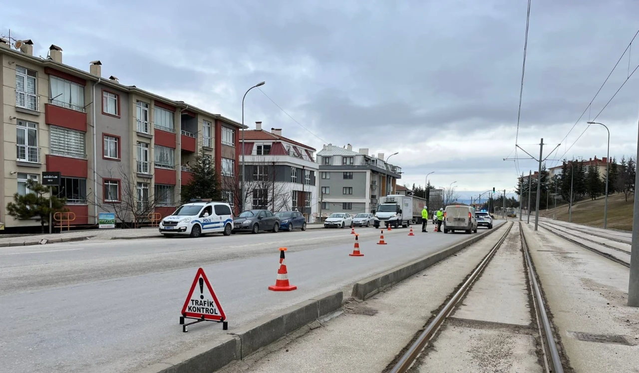 Eskişehir’de Trafik Denetimlerinde 102 Sürücüye Ceza Uygulandı