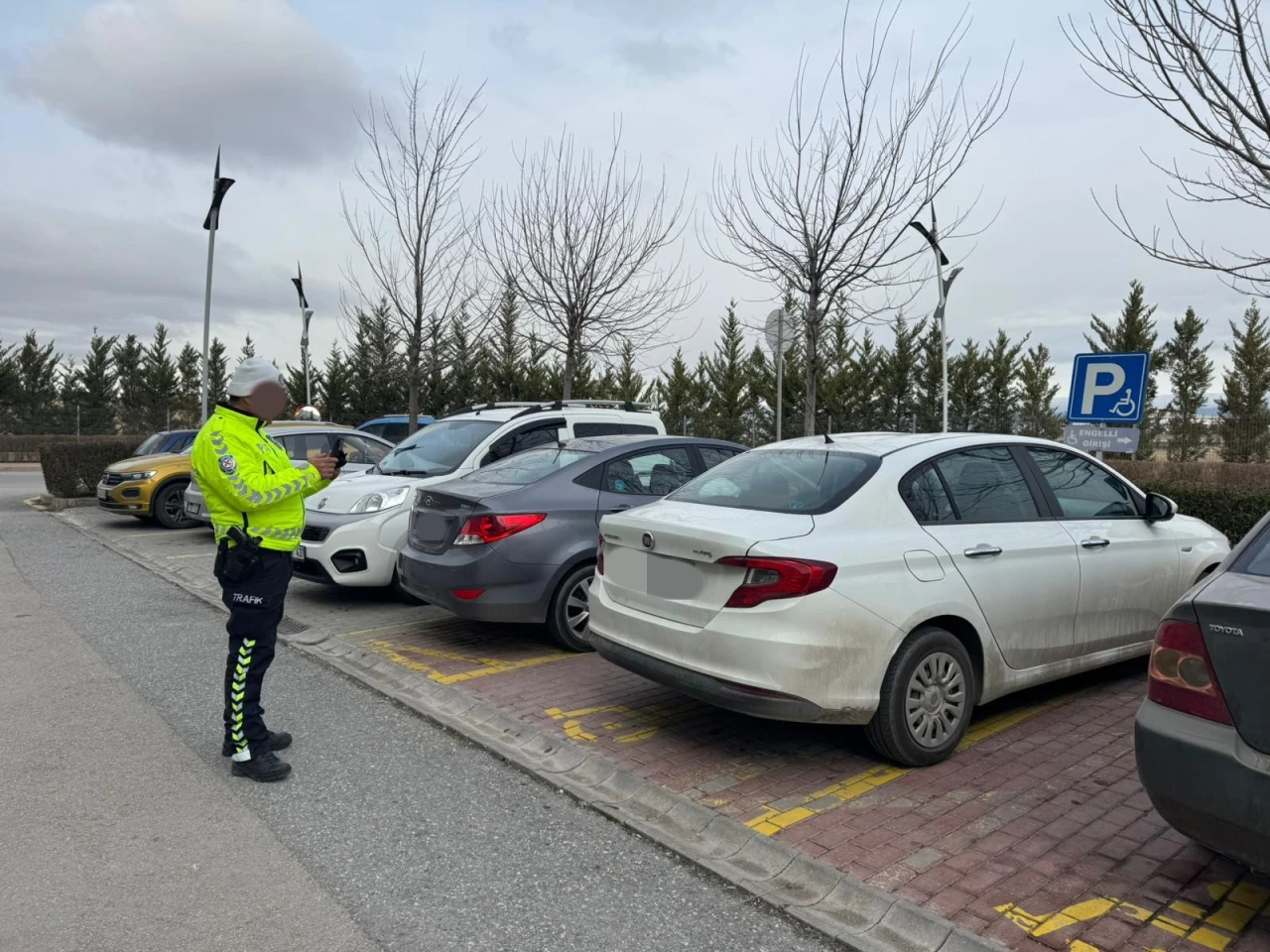 Eskişehir’de Hatalı Park Eden 241 Sürücüye Ceza