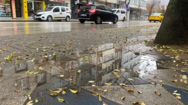 Eskişehir'de Güne Yağmurla Başlandı