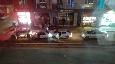 Tek Şeritli Yolda Zincirleme Kaza Trafiği Durdurdu