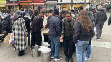 Eskişehir'de Ücretsiz Lokma Dağıtımı İzdihama Yol Açtı