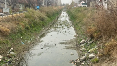 Yeşiltepe’de Kanal Çöplükten Geçilmiyor