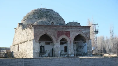 Sivrihisar'da 800 Yıllık Tarihi Selçuklu Camii Yenileniyor