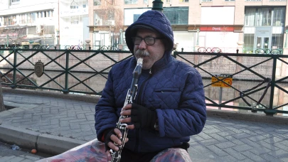 Sokaklarda Sanatıyla Hayata Tutunan Müzisyenin Çağrısı