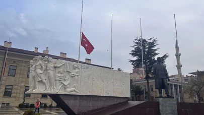 Bolu’daki Yangın Faciası İçin Bayraklar Yarıya İndirildi